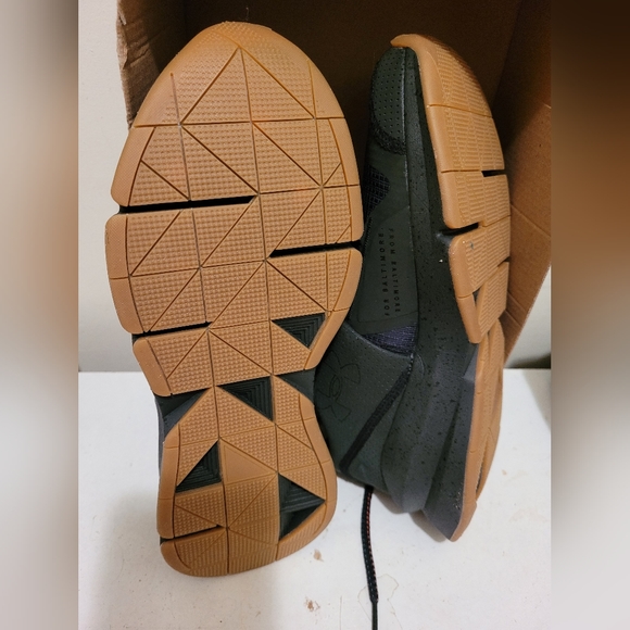 UNDER ARMOUR SHOES NEW - Picture 2 of 3